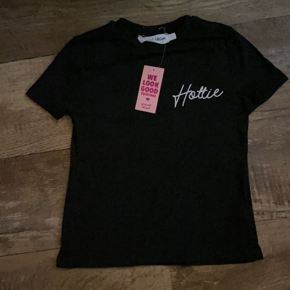NWT Weekend Edition Black Tight T-Shirt With “Hottie” Written In White - Picture 4 of 14